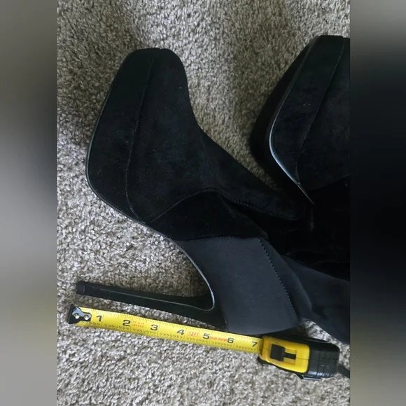 Elegant Black Over-the-Knee Boots - Picture 6 of 9